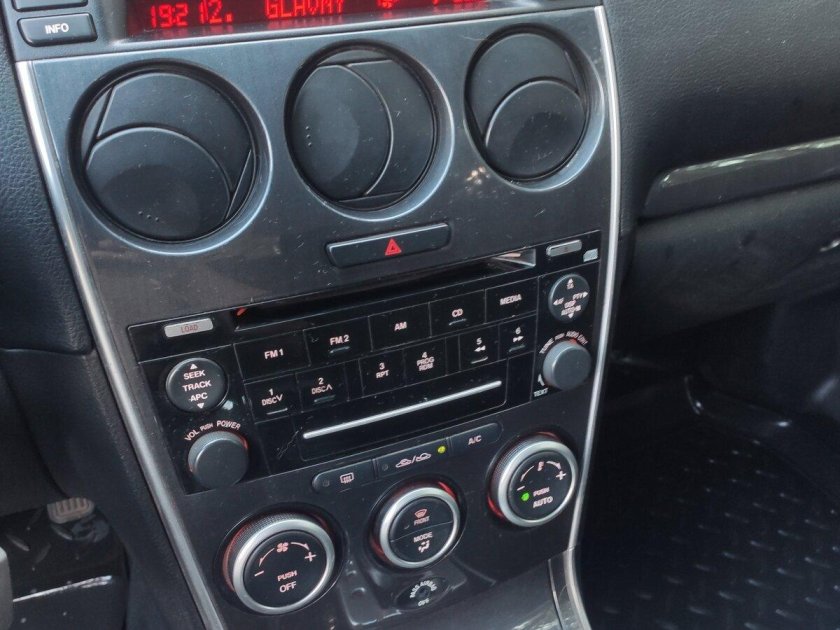 Мазда 6 2006 салон