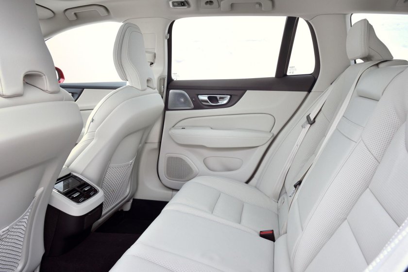 Volvo v60 салон