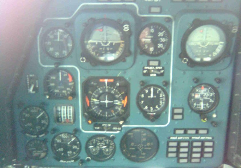 Приборная панель вертолета ми-8