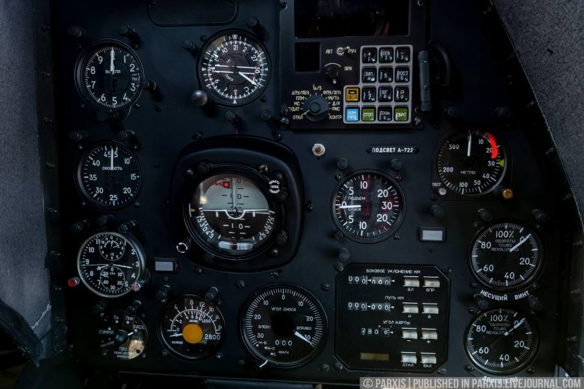 Приборная панель вертолета ми-8