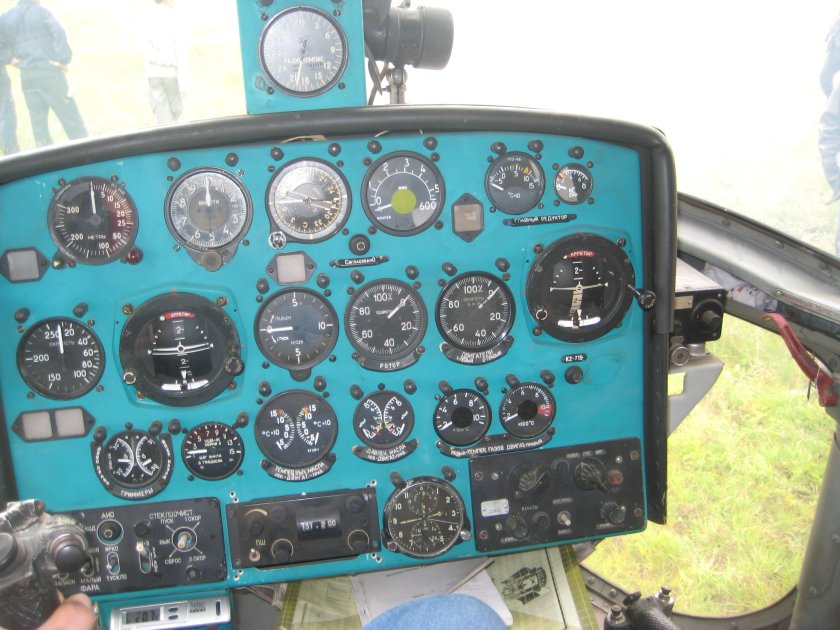 Приборная панель вертолета ми-8