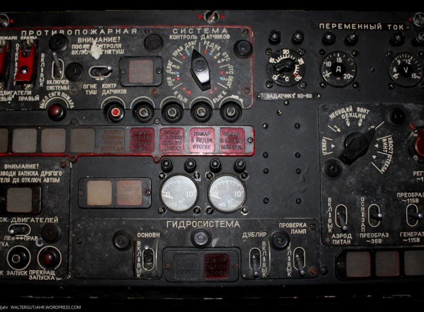 Приборная панель вертолета ми-8