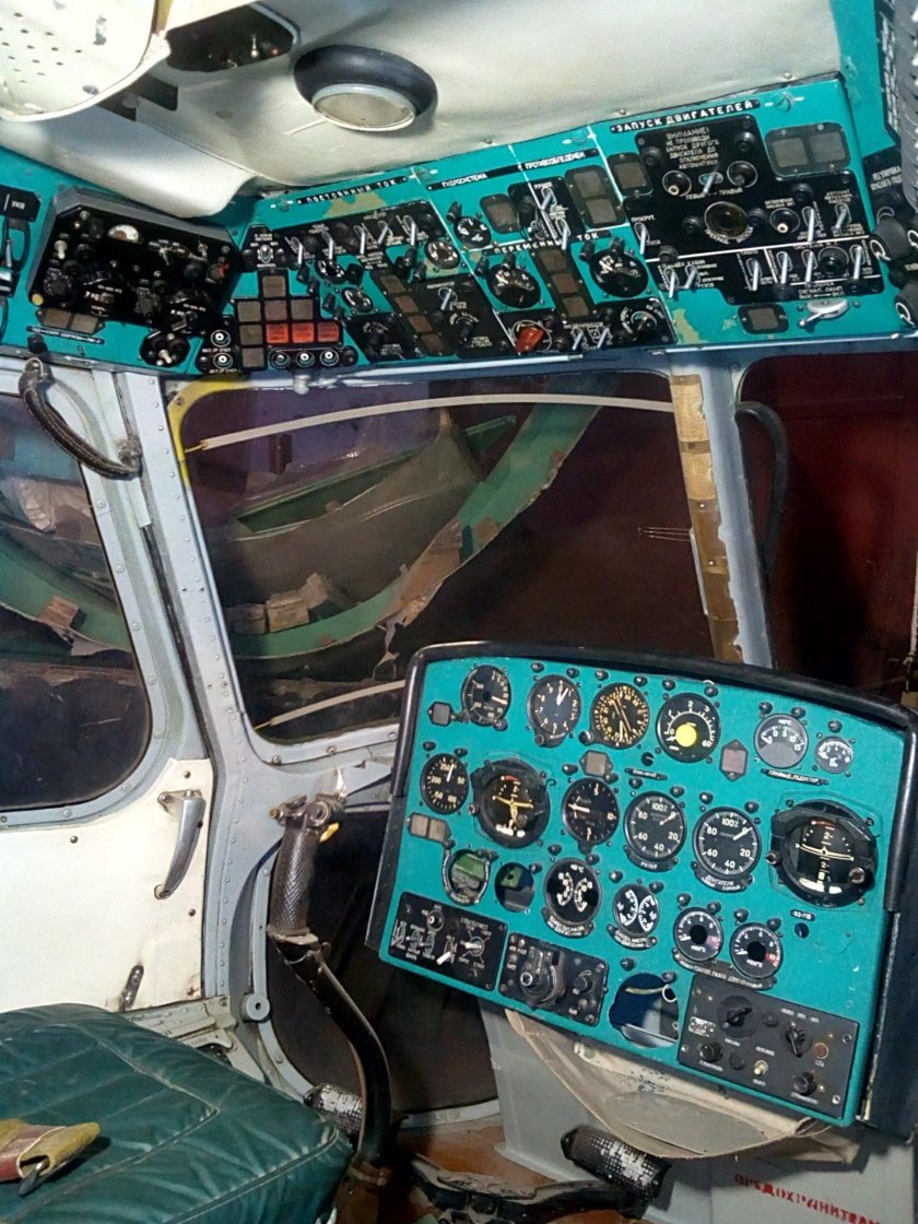Кабина вертолета ми-2