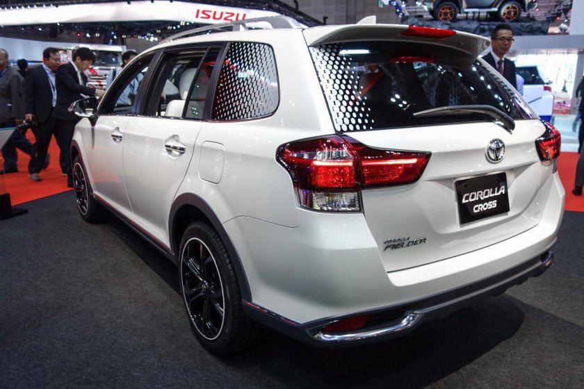 Toyota Corolla Fielder 2016 Cross