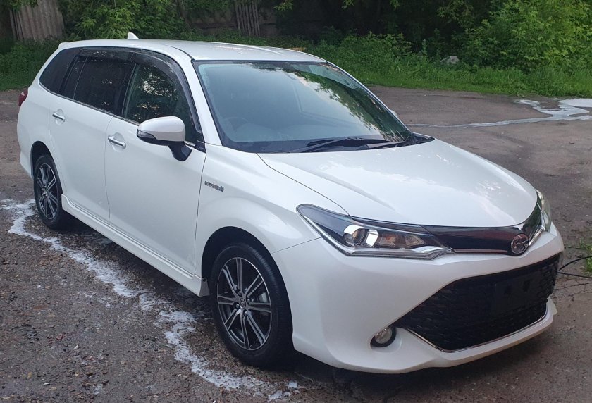 Тойота Королла Филдер гибрид 2016