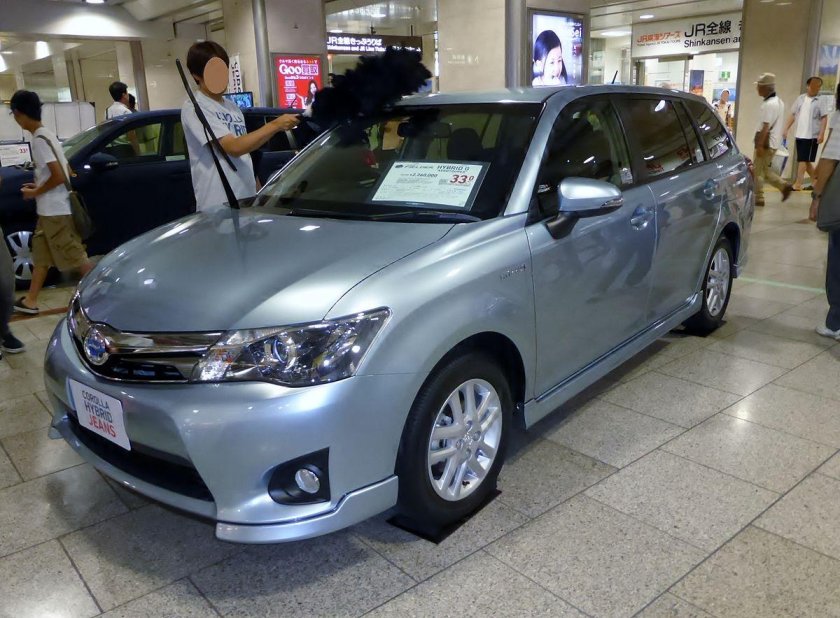 Toyota Corolla Fielder Hybrid 2016