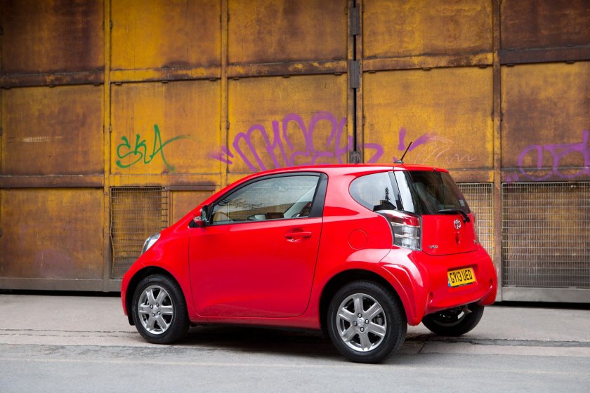 Тойота айкью