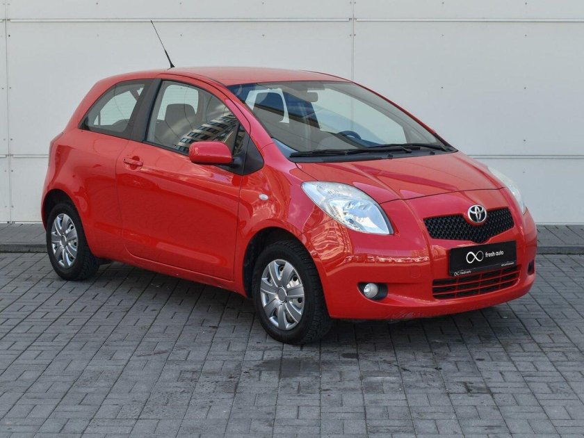 Тойота Ярис 2008 красная