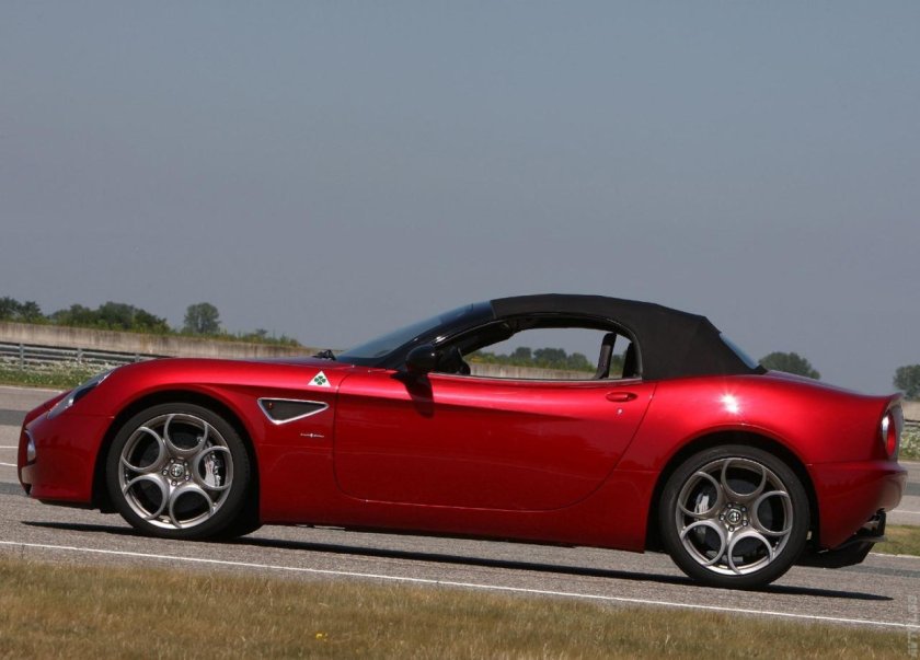 Alfa Romeo 8c родстер