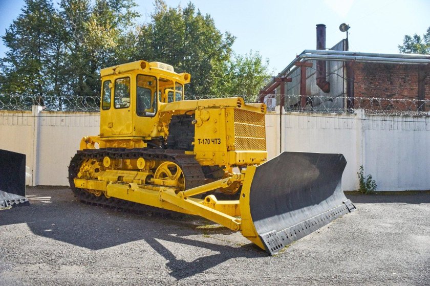 Бульдозер ЧТЗ Т-170
