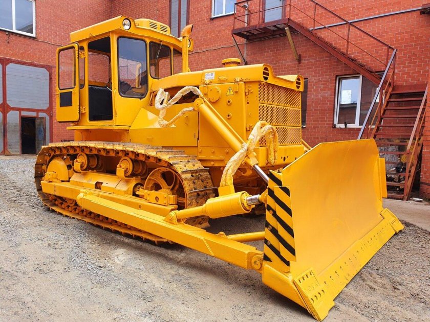 Бульдозер чтз б10м