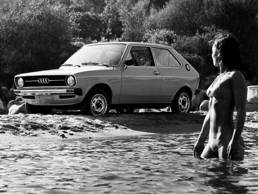 Girls photo in Audi 100
