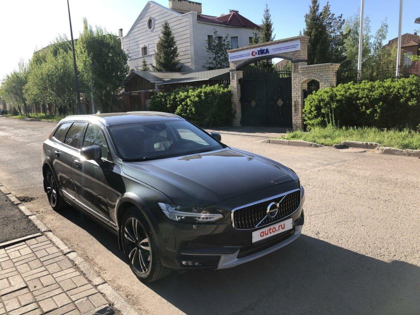 Volvo v 90 cross country