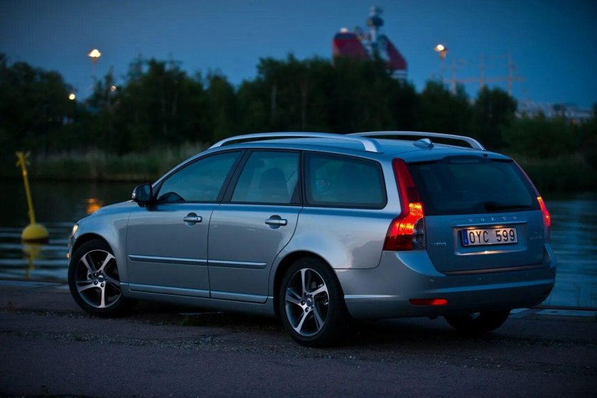 Volvo v50 универсал