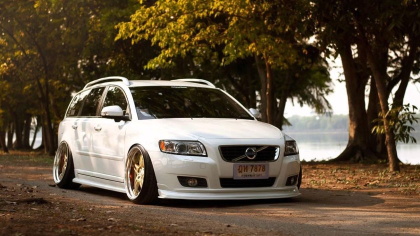 Volvo v50 stance