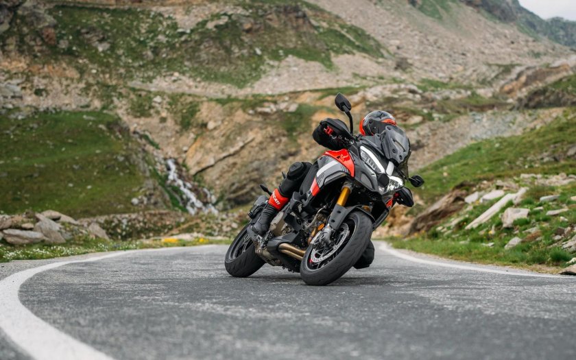 Multistrada v4 pikes peak