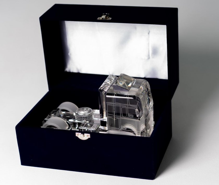 Подарочная упаковка серебряная