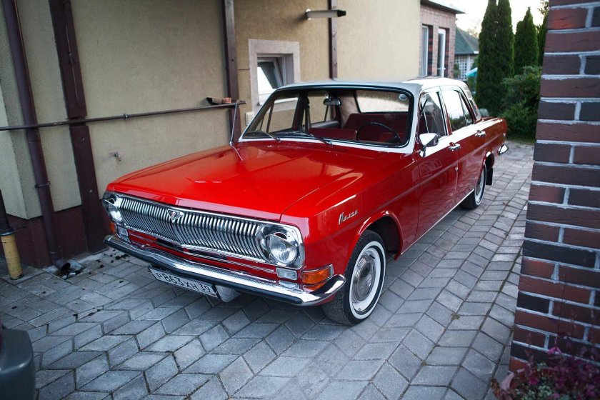 Волга ГАЗ 24 красная