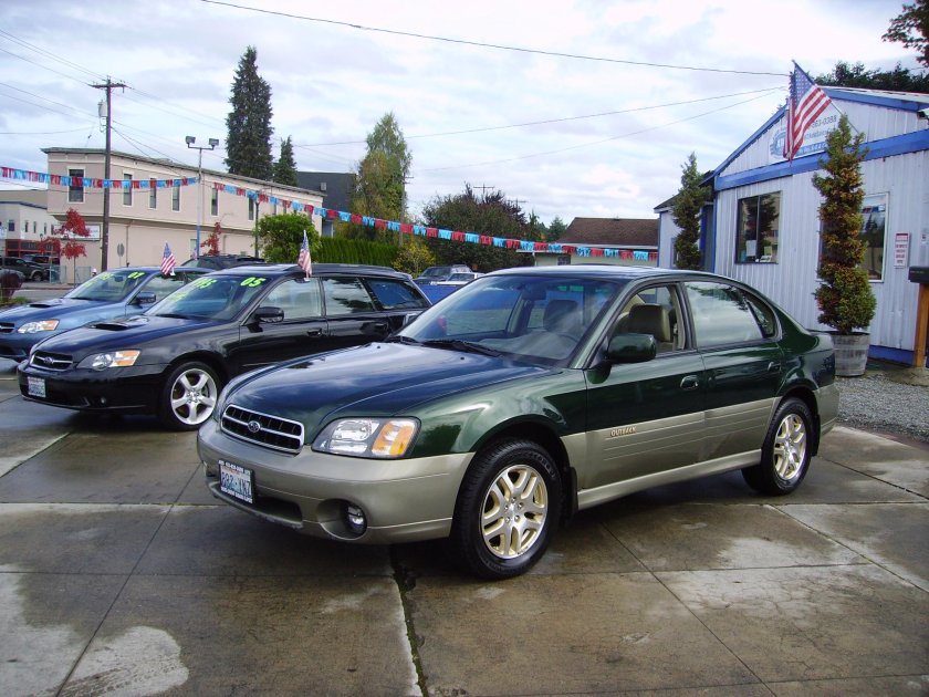 Аутбек седан 2001