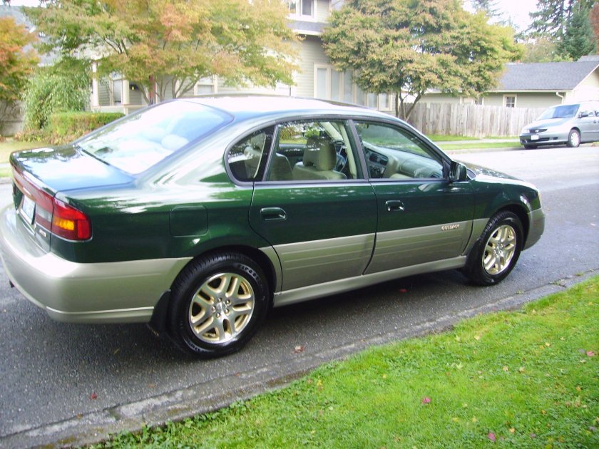 Субару Аутбек 2000 седан