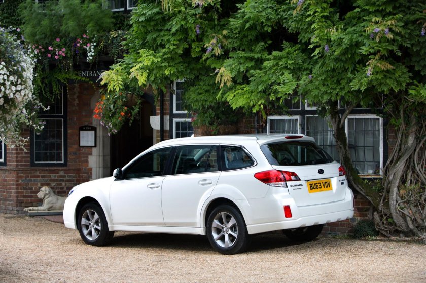 Субару Аутбек седан 2013