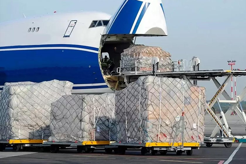 Грузовой самолет