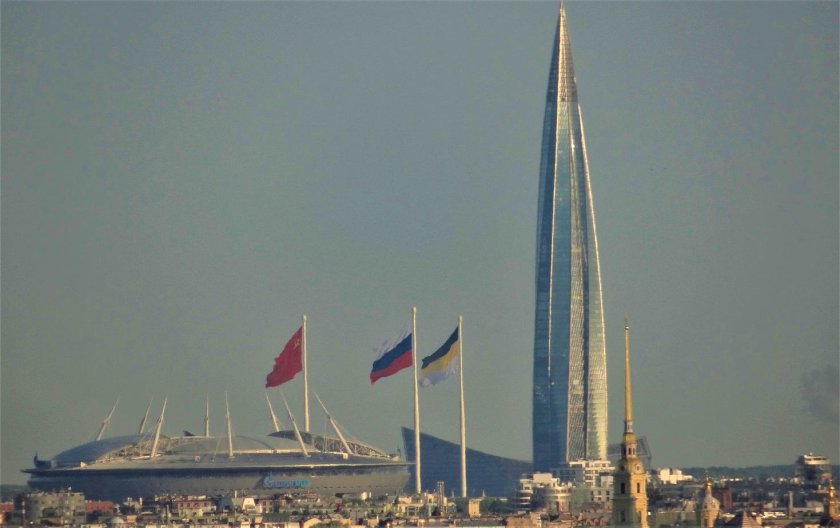 Три флага в Санкт-Петербурге Лахта центр