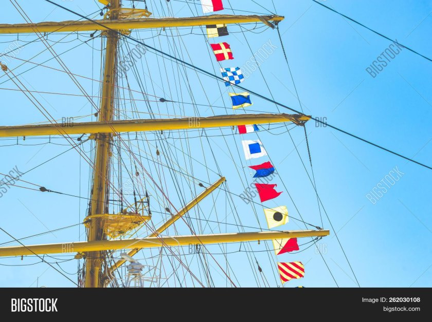 Флажок на мачте парусника