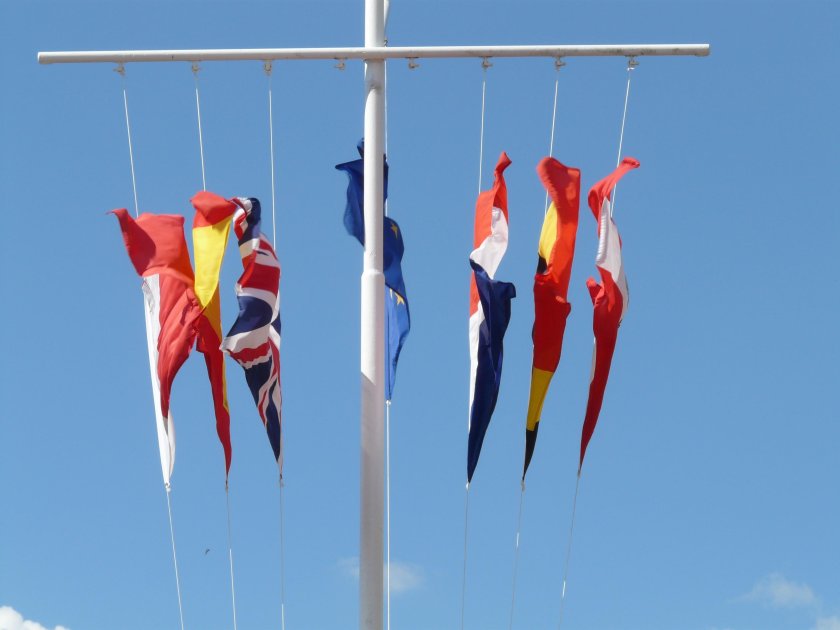 Разноцветный флаг