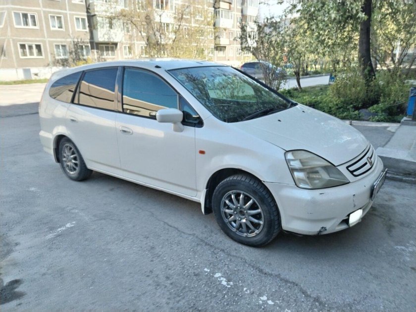 Хонда стрим 2002г