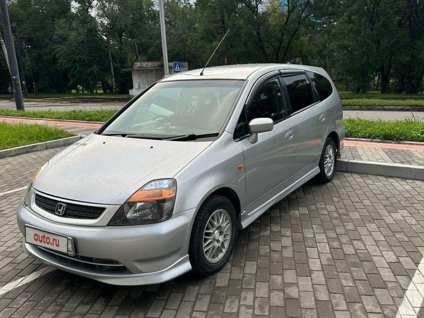 Honda Stream второго поколения цвет белый жемчуг фото