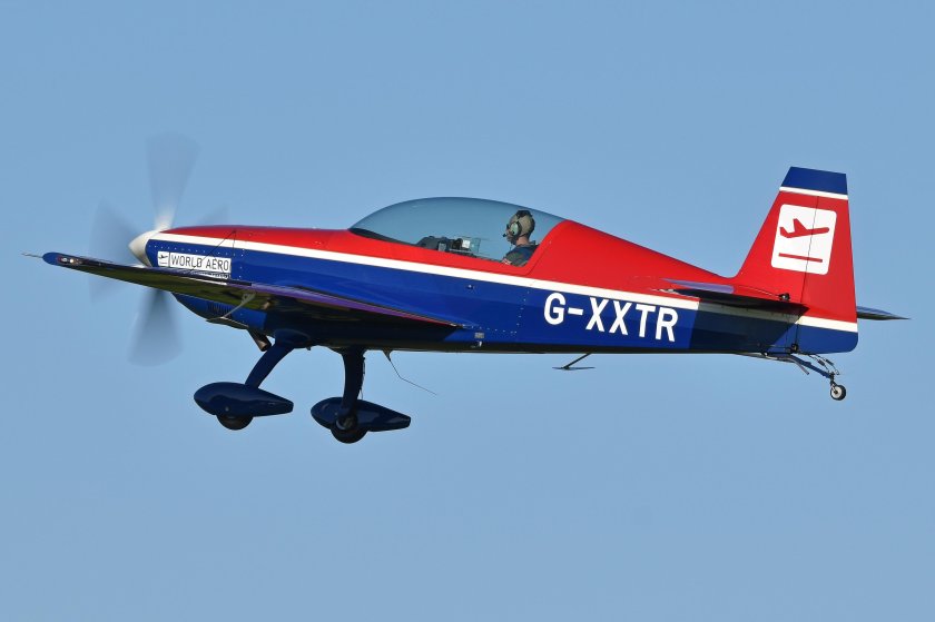 Extra EA-300
