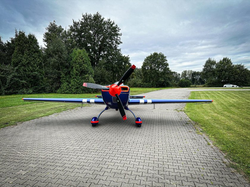 Extra 300s самолет