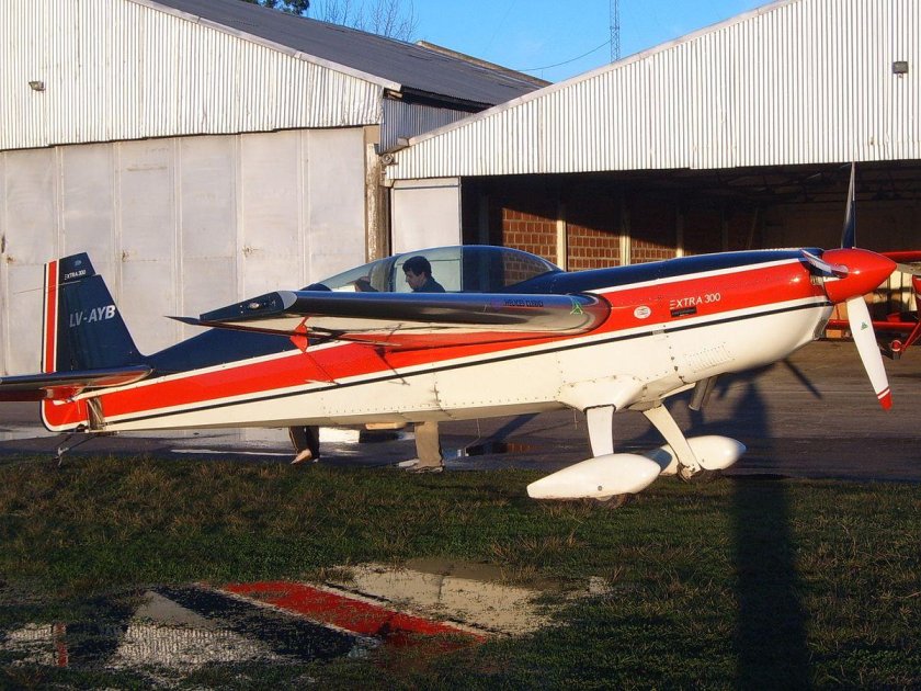 Самолет Экстра 300 s