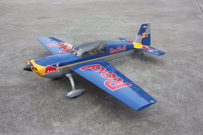 Extra 300 Red bull