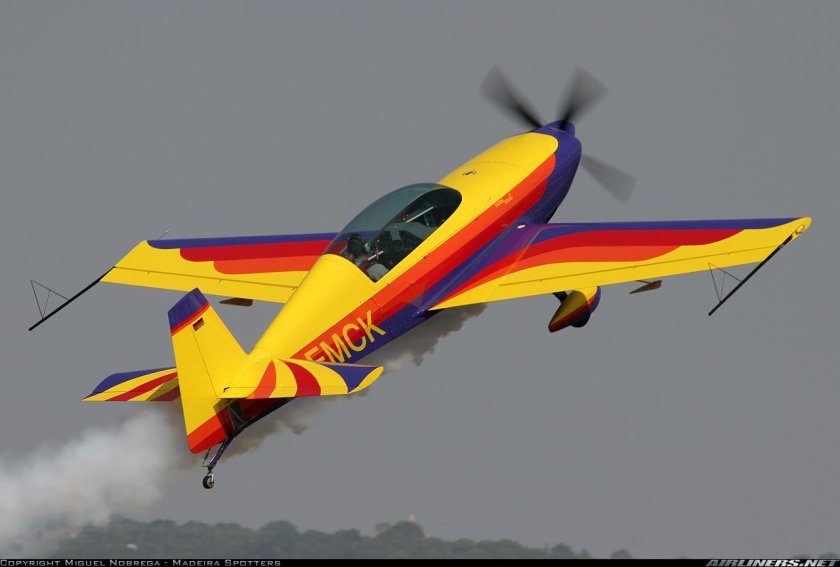 Самолет Extra 300l