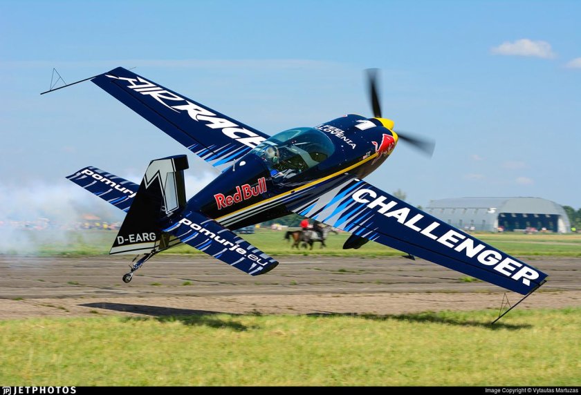 Extra 300s Red bull