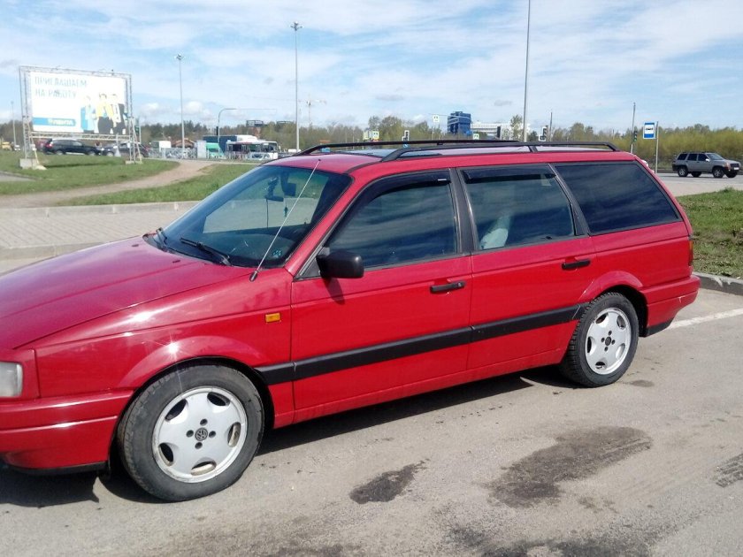 Volkswagen Passat b3 красный