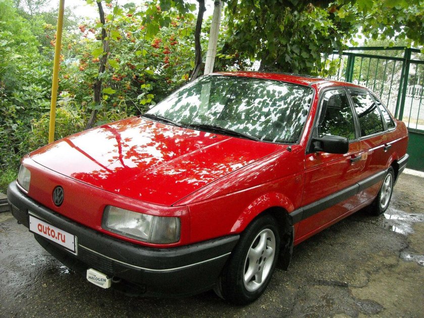 Volkswagen Passat b3 седан красный