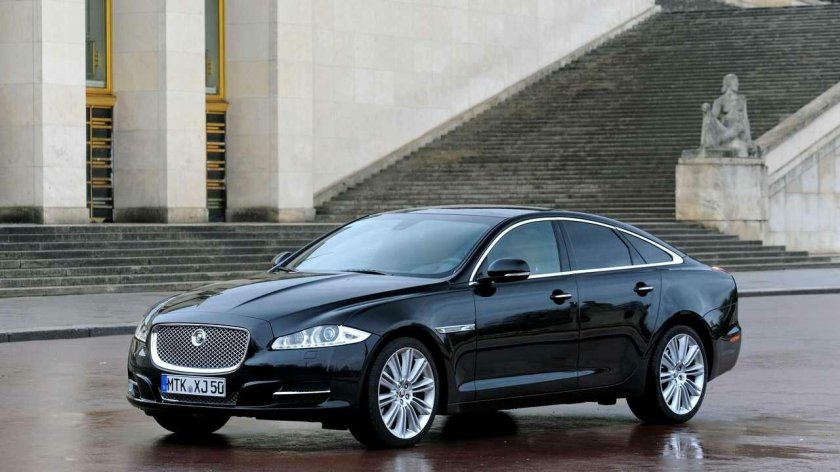 Jaguar XJ 2021 черный