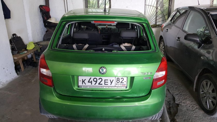 Шкода Фабия сзади