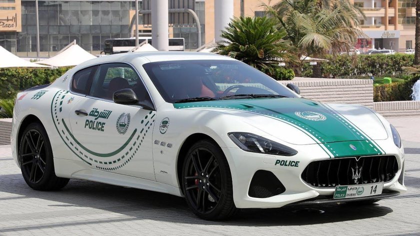 Астон Мартин полиция Дубай