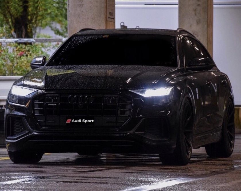 Audi q8 Black