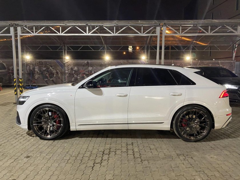 Audi q8 lumma