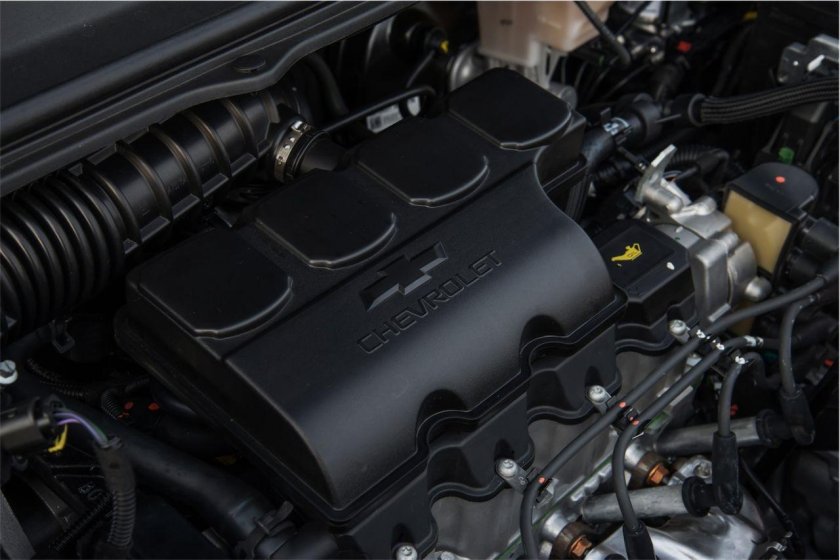 Моторный отсек Шевроле кобальт