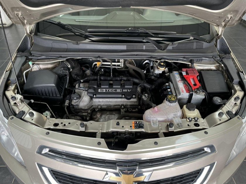 Моторный отсек шевроле кобальт