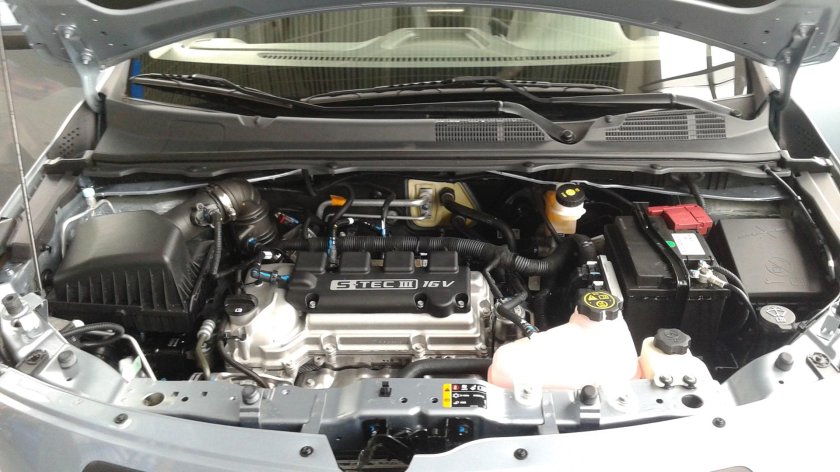 Подкапотное пространство Шевроле кобальт