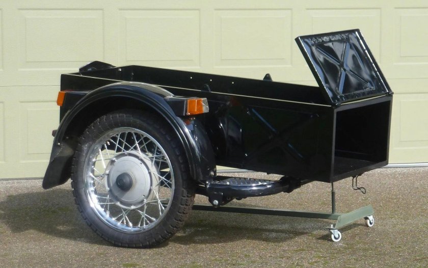 Урал с грузовой коляской