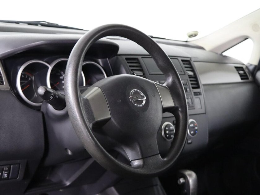 Ниссан тиида 2008