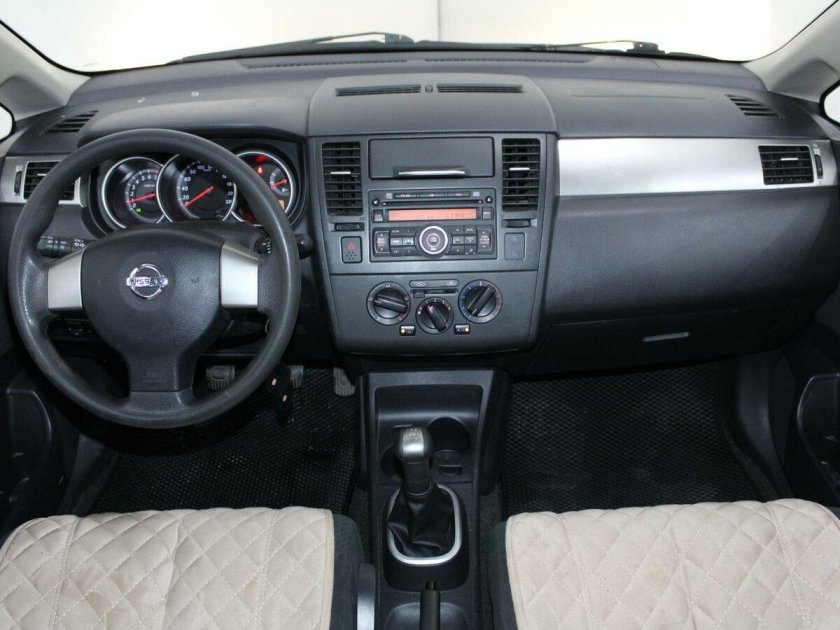 Nissan tiida 2007 салон